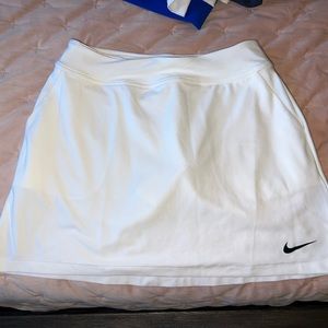 Nike women’s dri fit golf skirt size medium